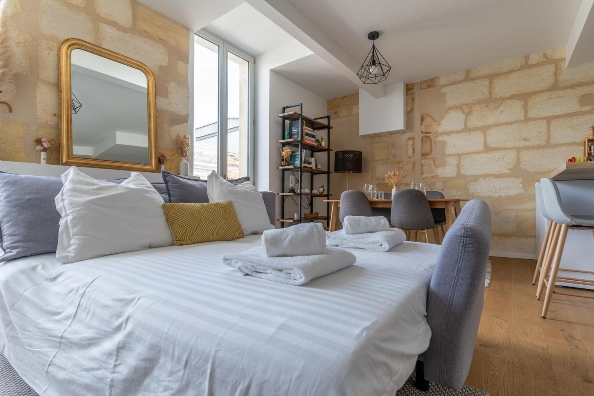 Charming Apartment In Bordeaux - Welkeys Bagian luar foto